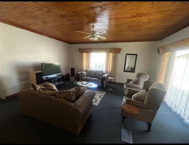 4 BEDROOM HOUSE FOR SALE IN KOSMOSPARK